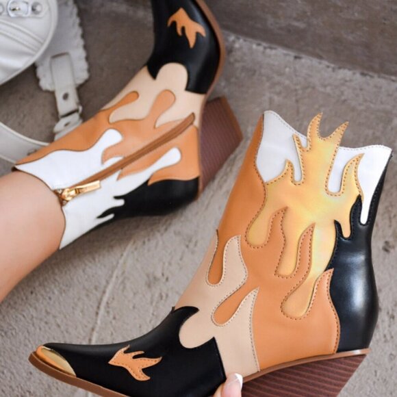 NWOT Cape Robbin Dumpa in Black Short Boots with Gold Fire Design - Boot Scootin - Picture 2 of 9